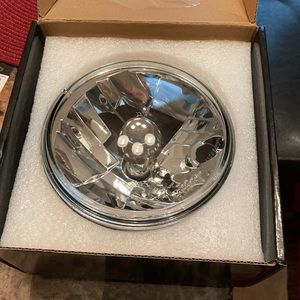 NWOT Motorcycle 5.75 inch headlight, plugs in